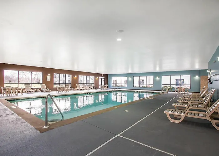 Clarion - Oak Brook Near I-88 I-290 I-294 Inn 4*