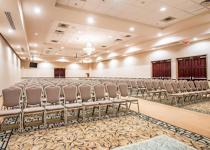 Clarion - Oak Brook Near I-88 I-290 I-294 Inn Elmhurst
